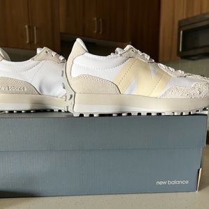 Brand New Women’s New Balance 327 - Sea Salt
